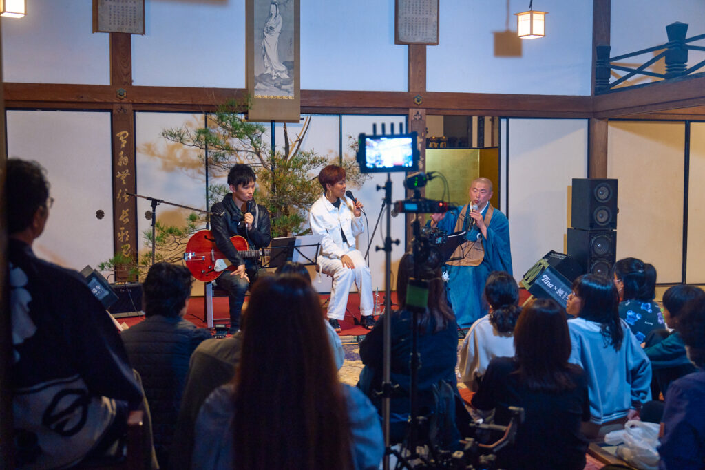 シンガーTina / Singer Tina × 宗鏡寺 能登半島復興チャリティーコンサート ステージライブ写真（Singer Tina × Syuukyoji Temple Noto Peninsula charity concert stage performance photo, official event image）