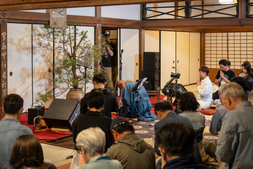 シンガーTina / Singer Tina × 宗鏡寺 能登半島復興チャリティーコンサート ステージライブ写真（Singer Tina × Syuukyoji Temple Noto Peninsula charity concert stage performance photo, official event image）